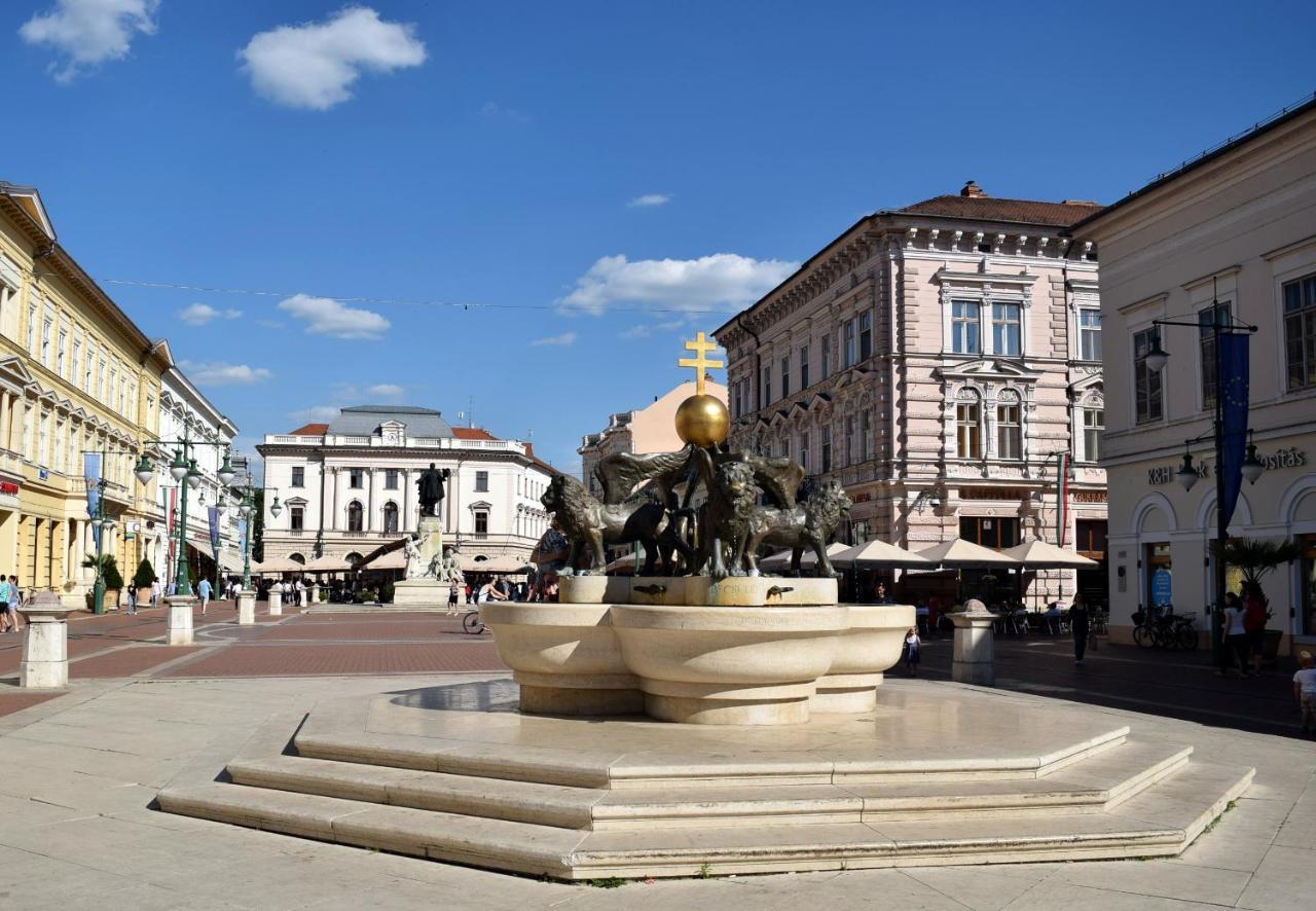 Szeged Suncity Apartman Esterno foto
